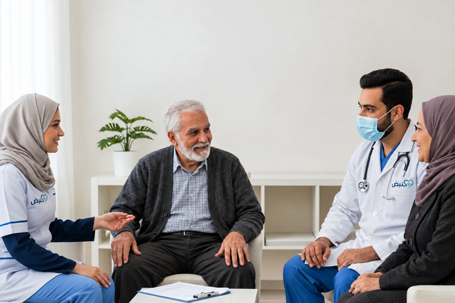 فريق طبي يتابع حالة مريض في مركز نبض
